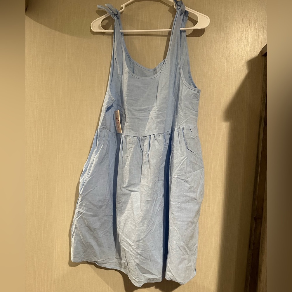 Shoulder tie, baby doll dress.